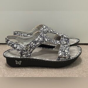 Alegria Women’s Size 11 Black White Flower Patterned Sandals Casual Comfort Shoe